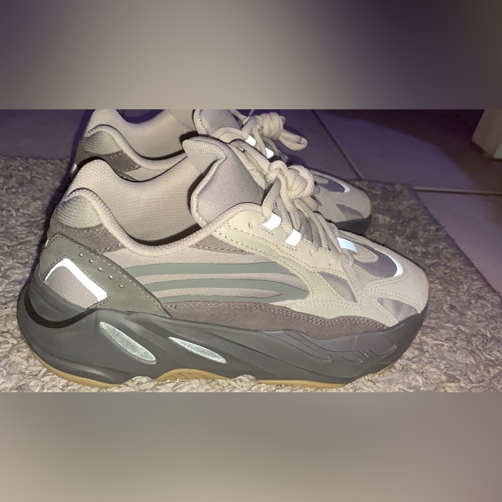 Yeezy boost 700 V2 Tephra